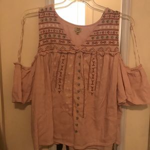 True Craft 2X cold shoulder top